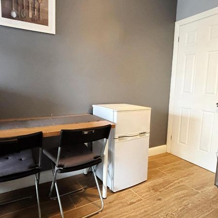 Shirley Apartments, Cozy Studio, Self Check In, 10 Min Drive To City Centre, Walking To Redbridge Train Station 사우샘프턴 외부 사진