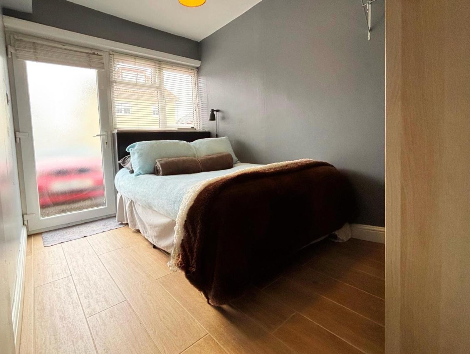 Shirley Apartments, Cozy Studio, Self Check In, 10 Min Drive To City Centre, Walking To Redbridge Train Station 사우샘프턴 외부 사진