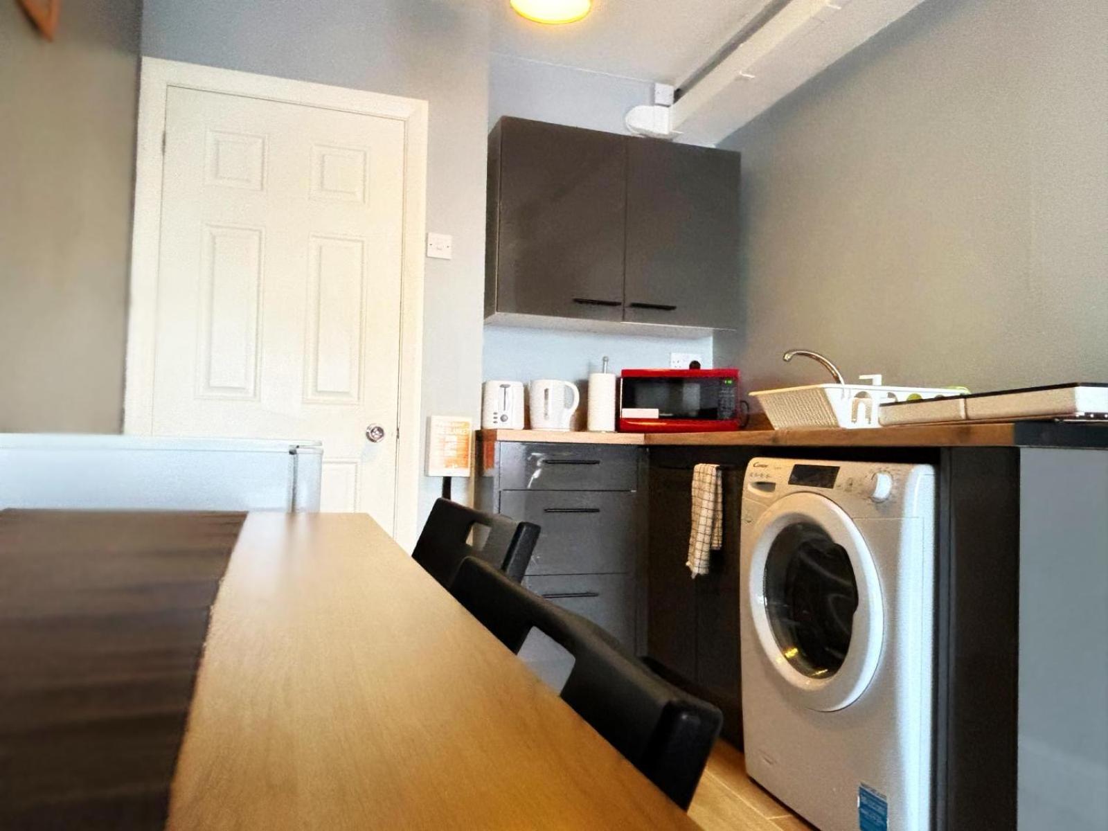 Shirley Apartments, Cozy Studio, Self Check In, 10 Min Drive To City Centre, Walking To Redbridge Train Station 사우샘프턴 외부 사진
